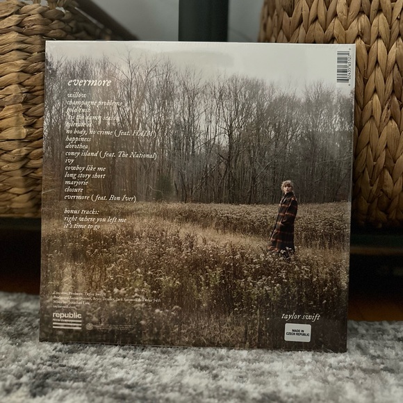 Taylor Swift Evermore Vinyl - Translucent Green - Picture 2 of 6